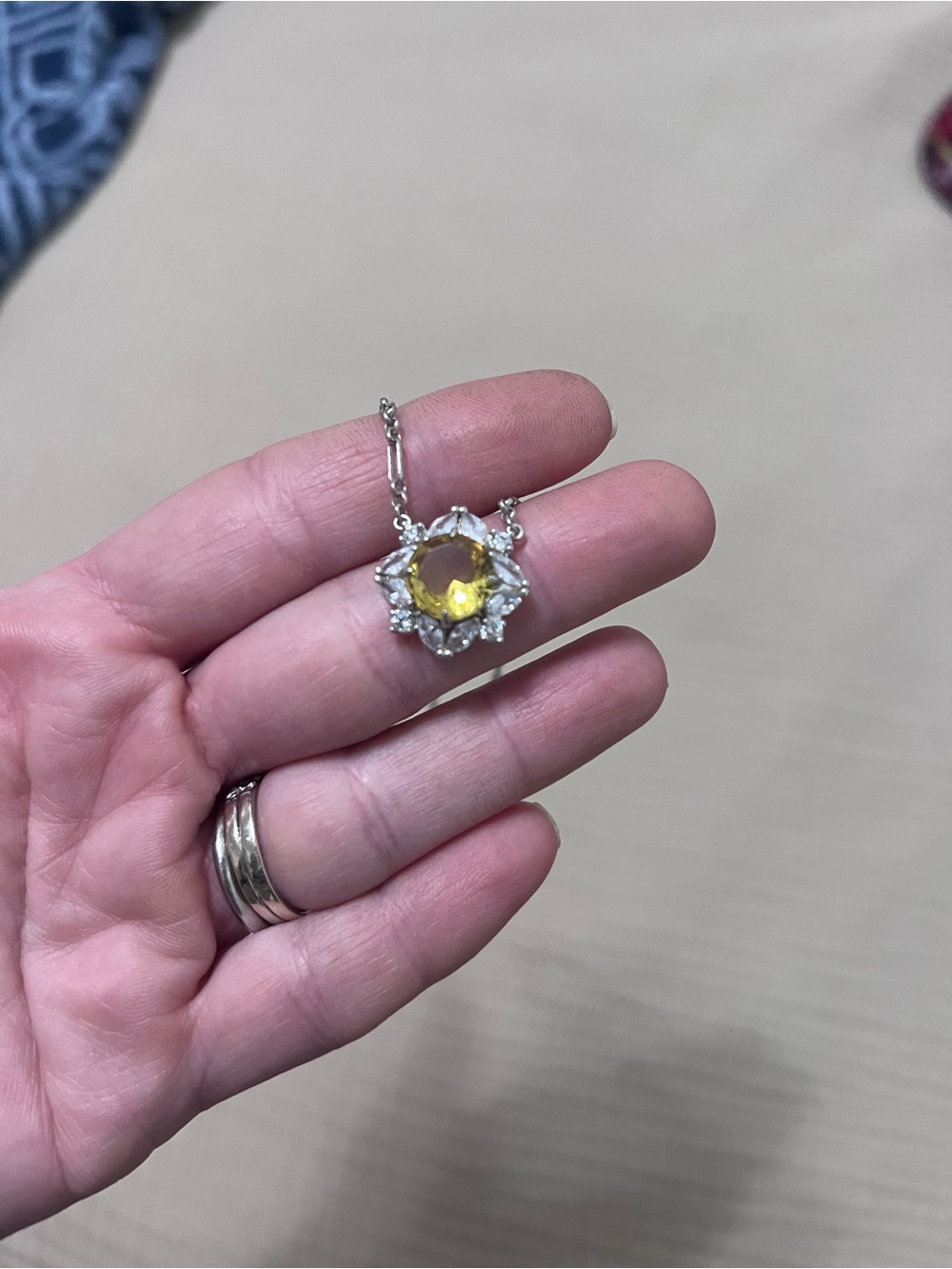 Bomb party Yellow Crystal Floral Halo Necklace - Women Jewelry - Picture 3 of 4
